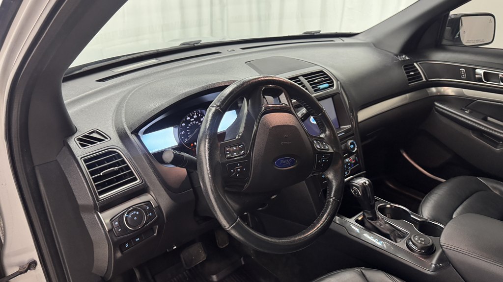 Photo 15 of this FORD EXPLORER