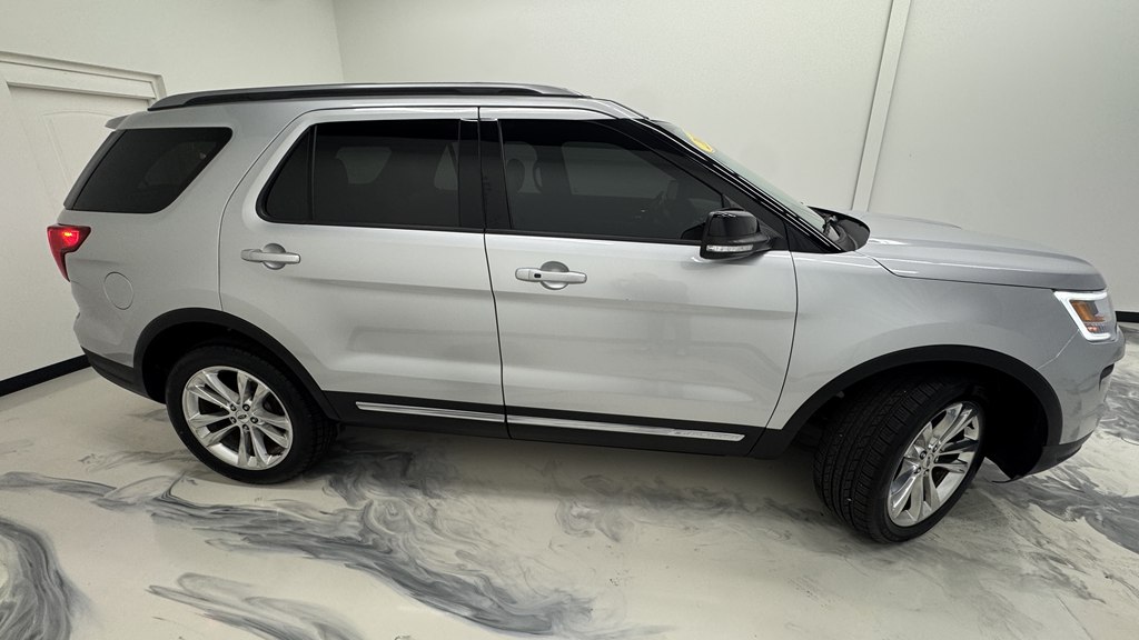 Photo 11 of this FORD EXPLORER