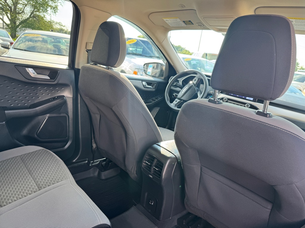 Photo 13 of this FORD ESCAPE