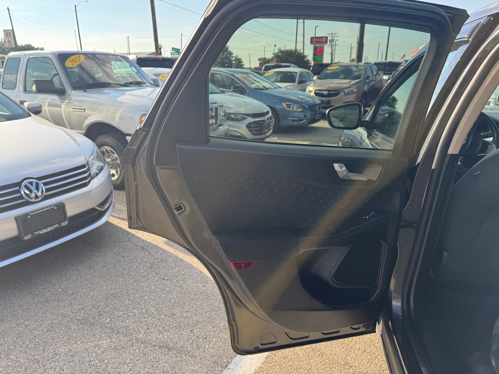Photo 17 of this FORD ESCAPE