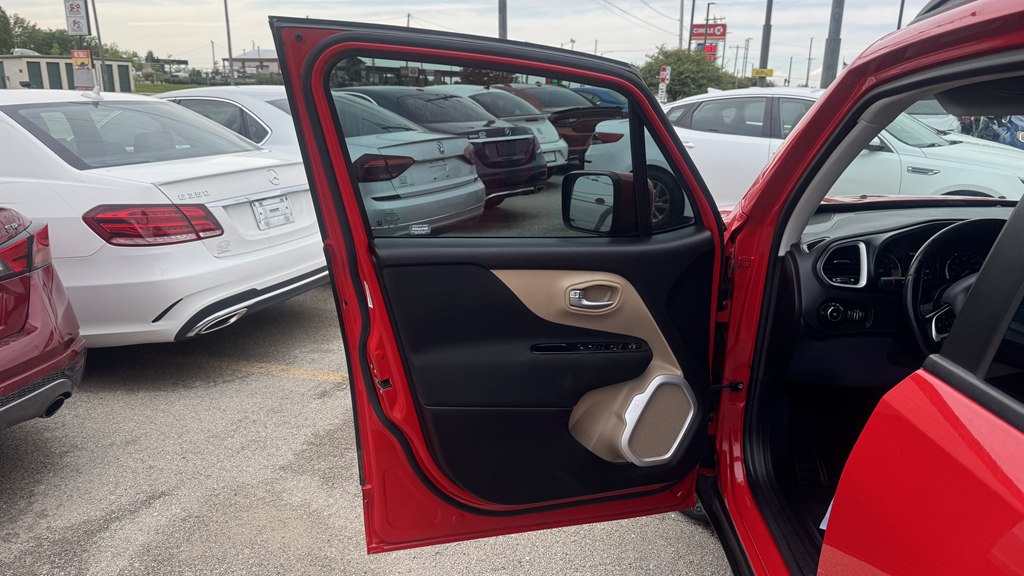 Photo 14 of this JEEP RENEGADE