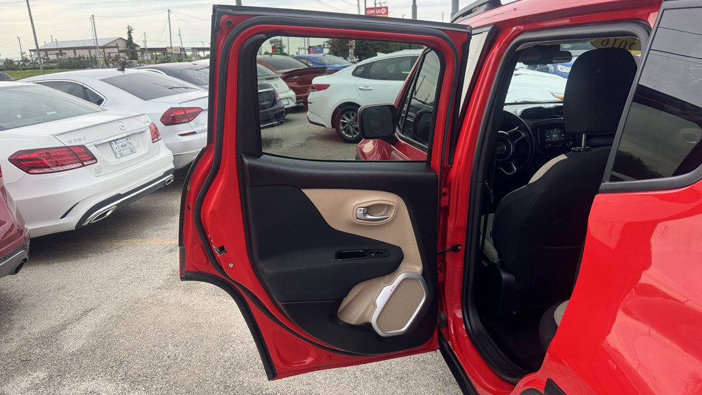 Photo 21 of this JEEP RENEGADE