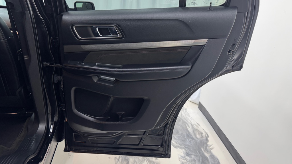 Photo 23 of this FORD EXPLORER