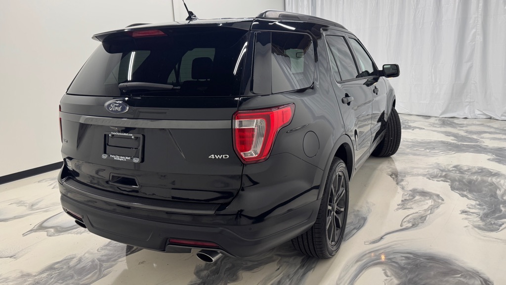 Photo 9 of this FORD EXPLORER