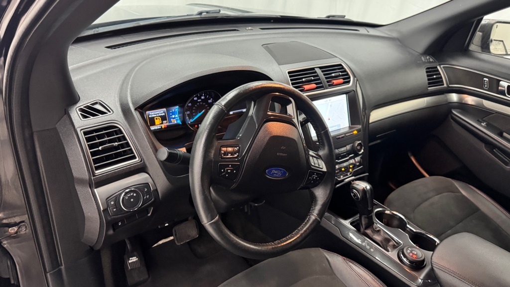 Photo 14 of this FORD EXPLORER