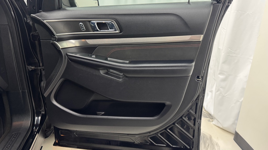 Photo 26 of this FORD EXPLORER