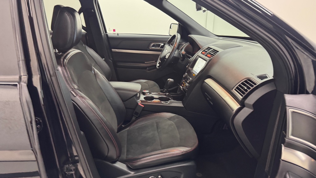 Photo 28 of this FORD EXPLORER