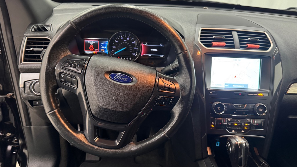 Photo 16 of this FORD EXPLORER