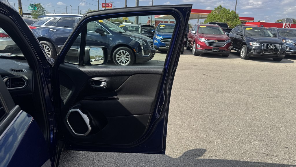 Photo 25 of this JEEP RENEGADE