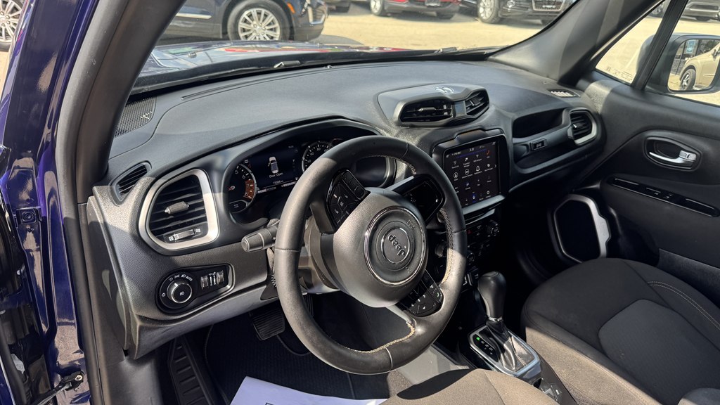 Photo 14 of this JEEP RENEGADE