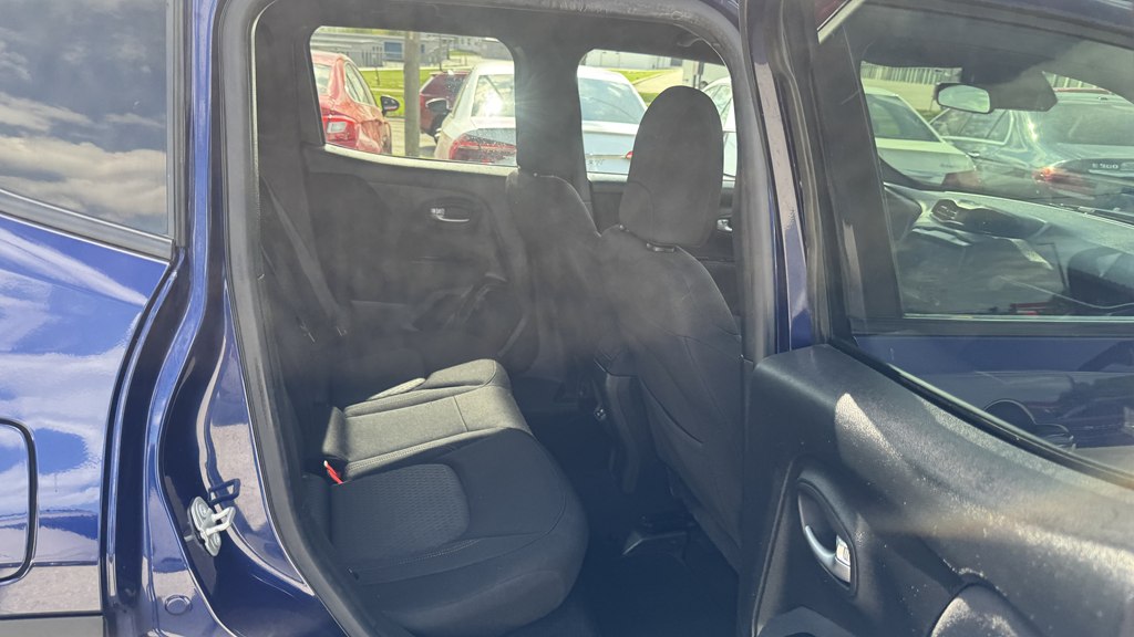 Photo 24 of this JEEP RENEGADE