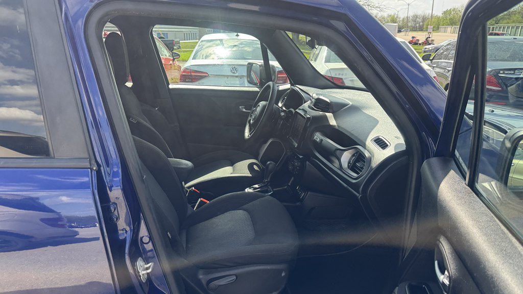 Photo 27 of this JEEP RENEGADE