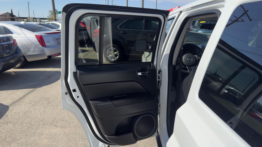 Photo 14 of this JEEP PATRIOT