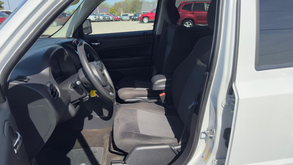 Photo 21 of this JEEP PATRIOT