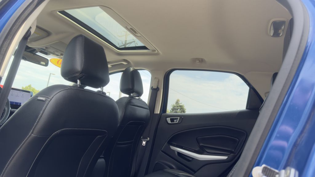 Photo 22 of this FORD ECOSPORT