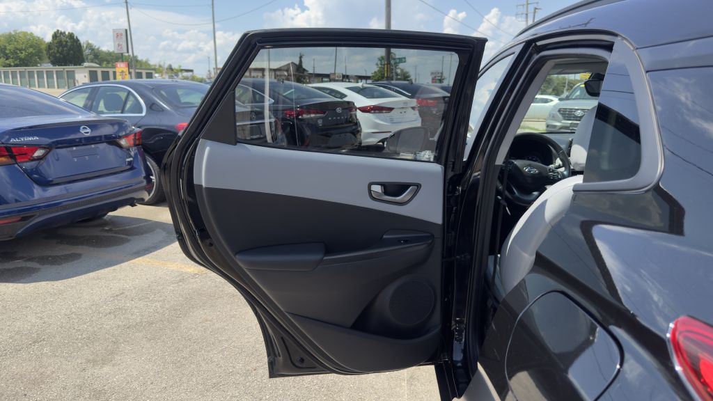 Photo 21 of this HYUNDAI KONA