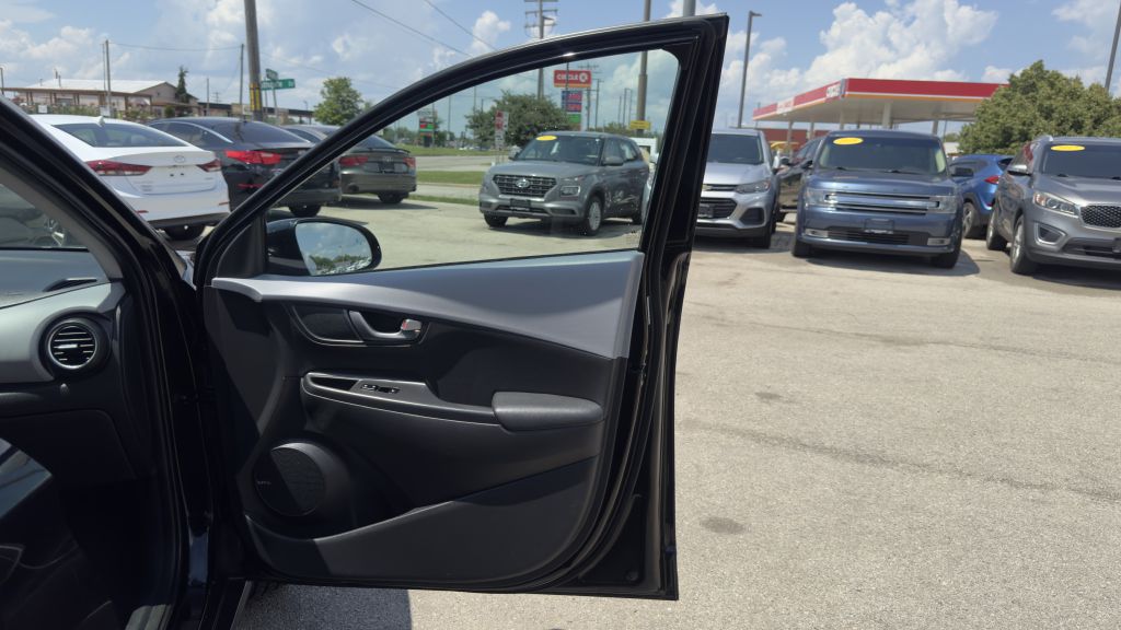 Photo 26 of this HYUNDAI KONA