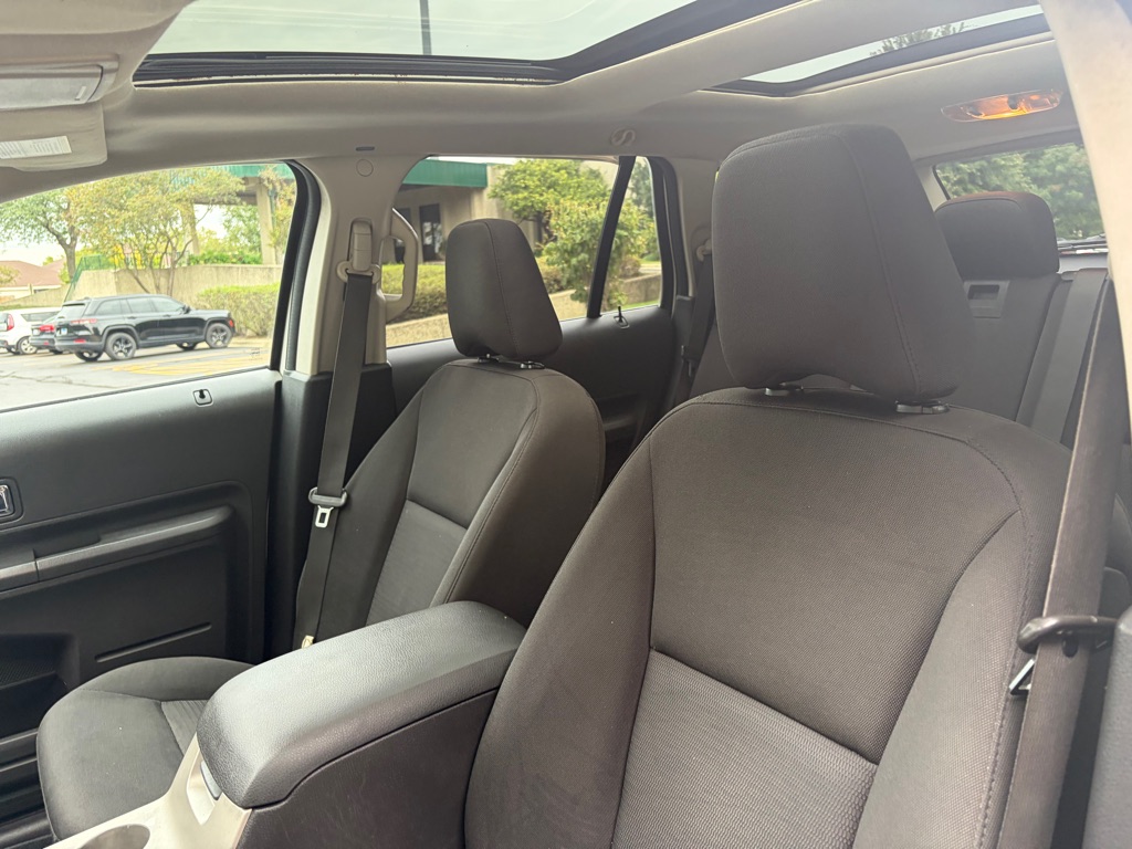 Photo 38 of this FORD EDGE
