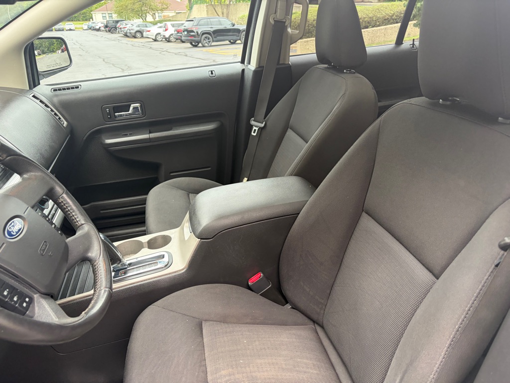 Photo 36 of this FORD EDGE