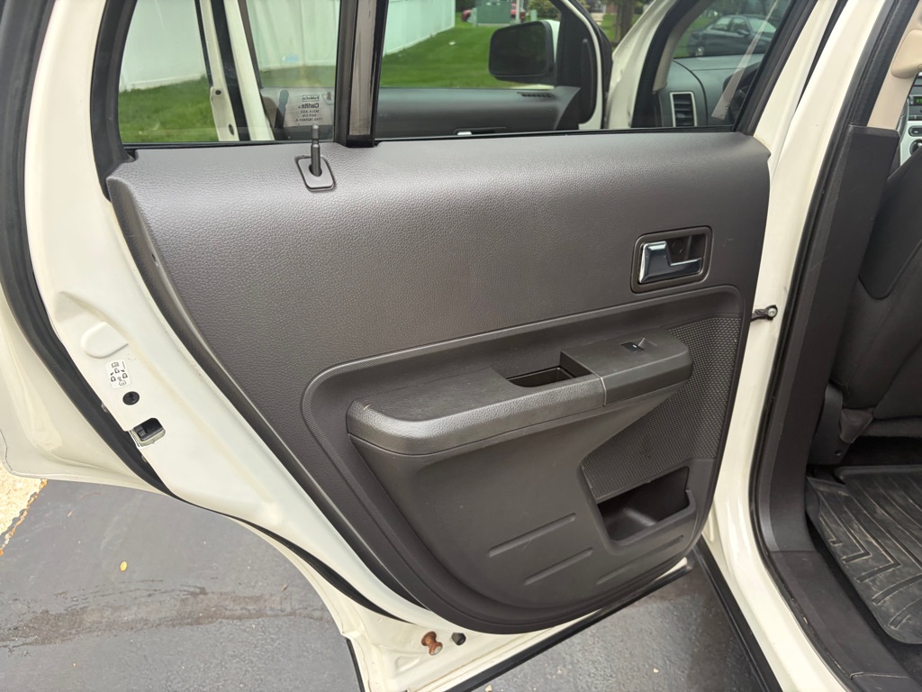 Photo 43 of this FORD EDGE