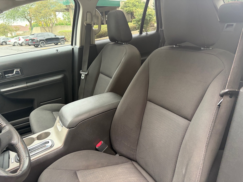 Photo 37 of this FORD EDGE