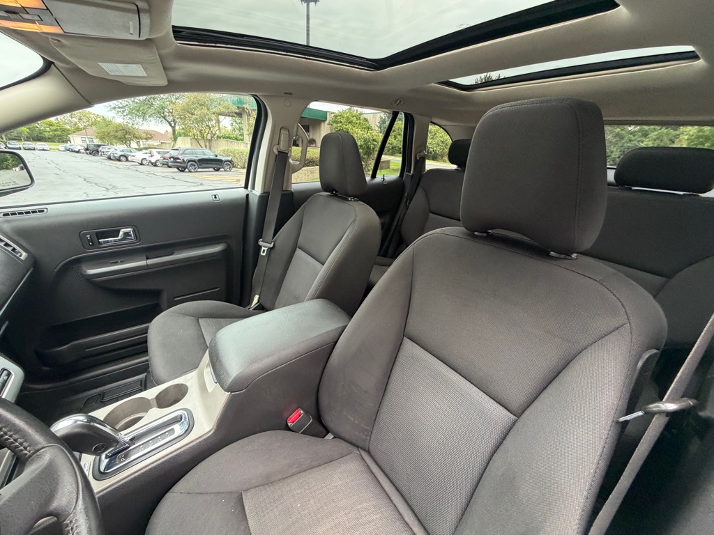 Photo 40 of this FORD EDGE