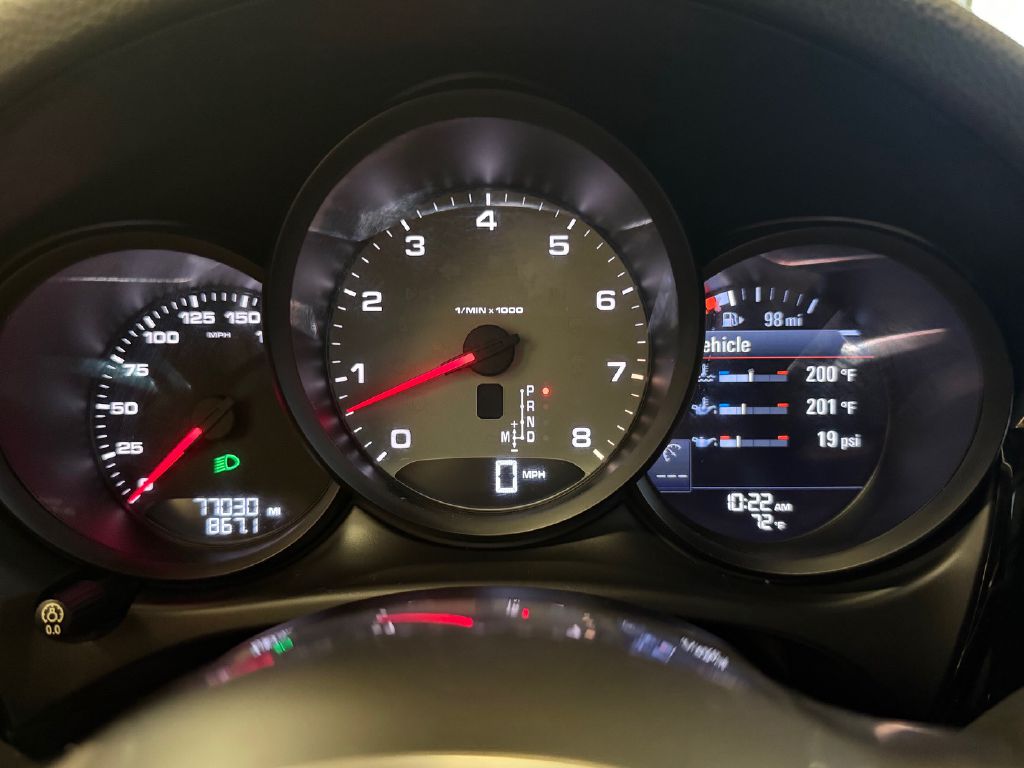 Photo 13 of this PORSCHE MACAN
