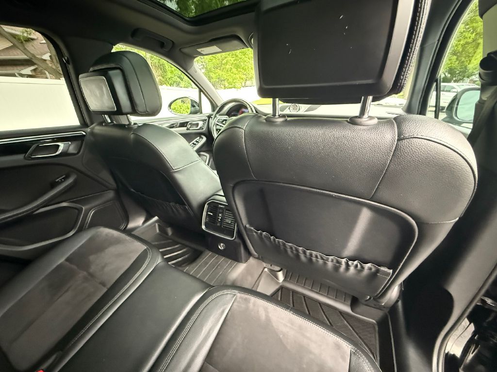 Photo 23 of this PORSCHE MACAN