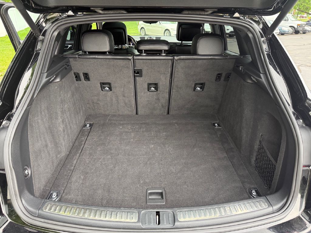 Photo 24 of this PORSCHE MACAN