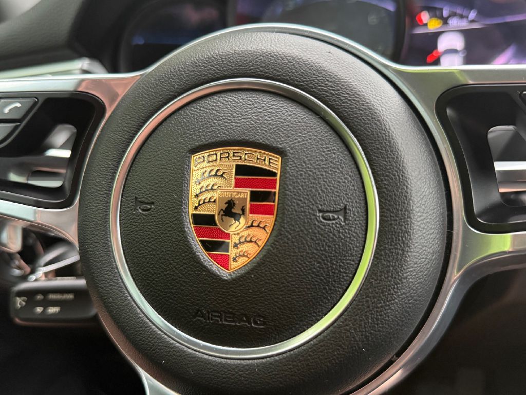 Photo 16 of this PORSCHE MACAN
