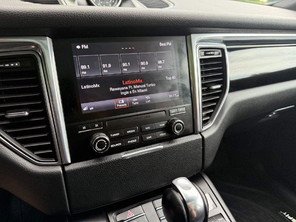 Photo 27 of this PORSCHE MACAN