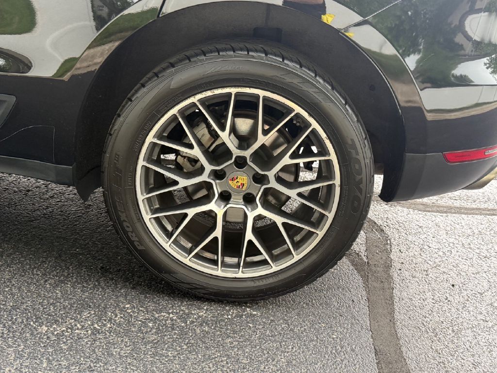 Photo 35 of this PORSCHE MACAN