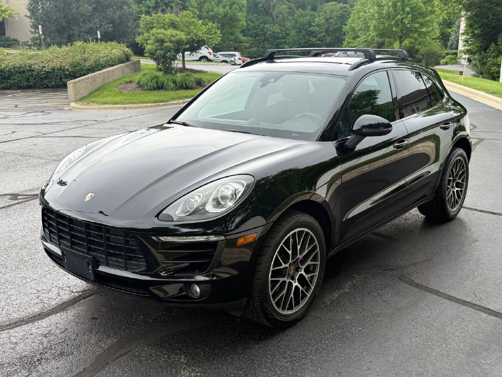 Photo 9 of this PORSCHE MACAN