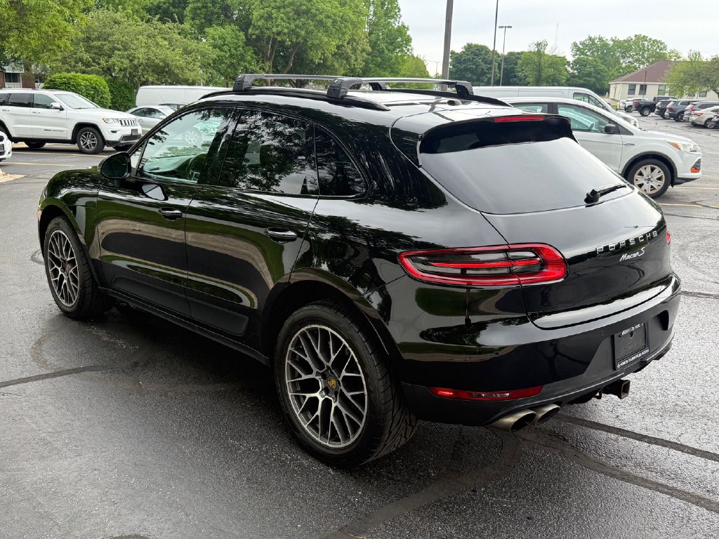 Photo 7 of this PORSCHE MACAN
