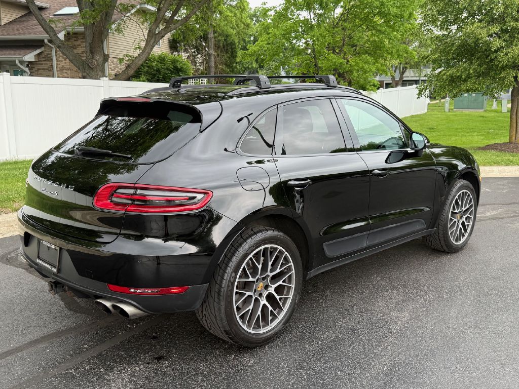 Photo 5 of this PORSCHE MACAN