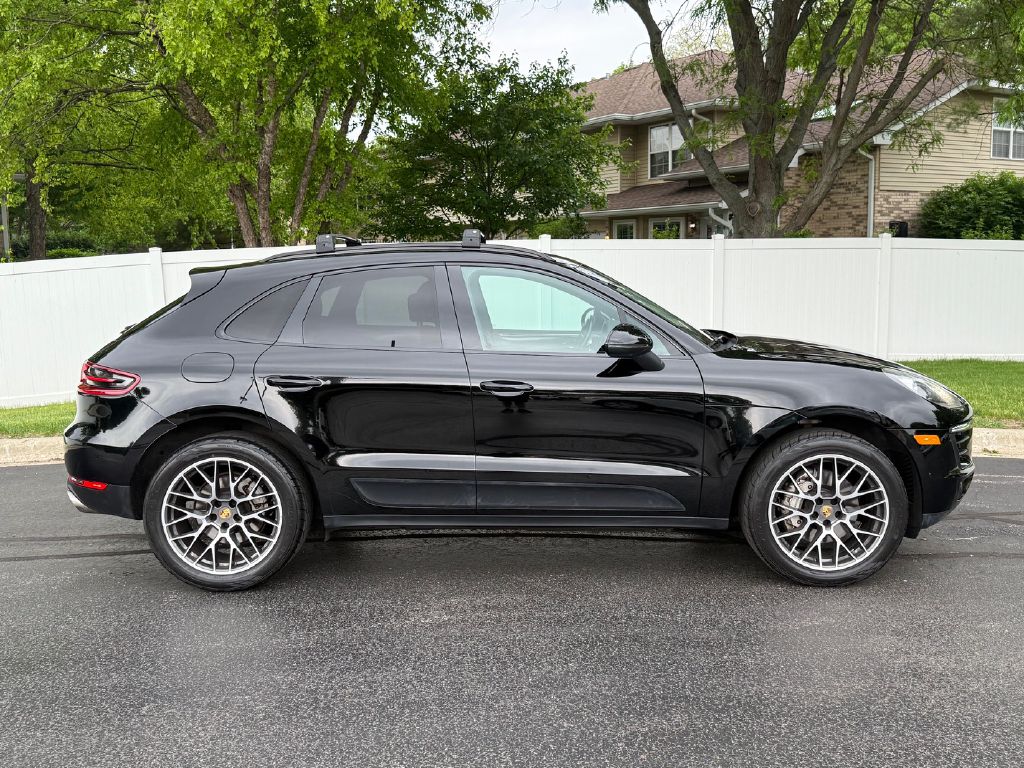 Photo 4 of this PORSCHE MACAN