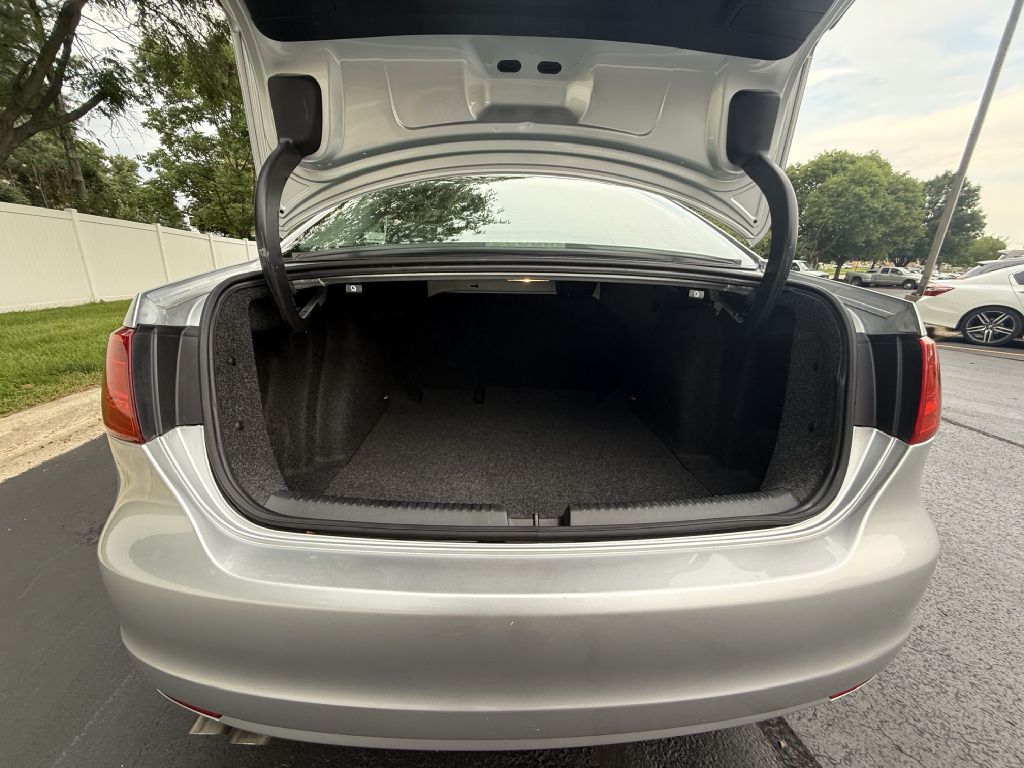 Photo 20 of this VOLKSWAGEN JETTA