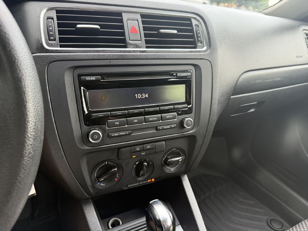 Photo 16 of this VOLKSWAGEN JETTA