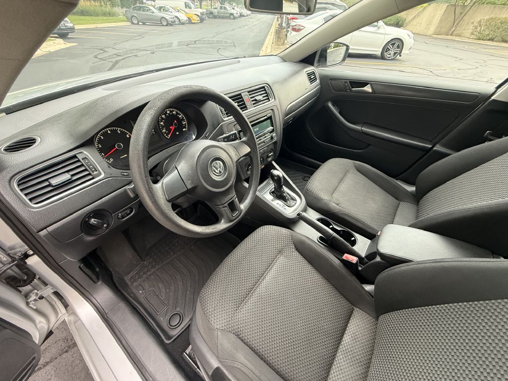 Photo 15 of this VOLKSWAGEN JETTA