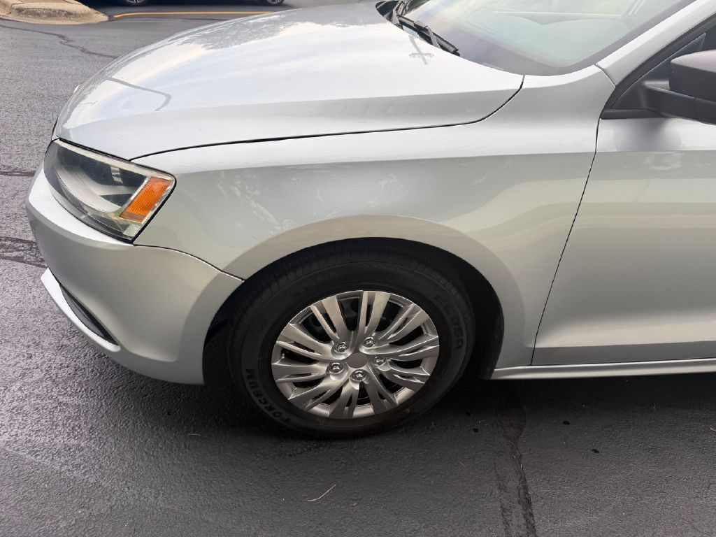 Photo 25 of this VOLKSWAGEN JETTA