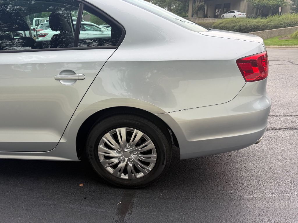 Photo 26 of this VOLKSWAGEN JETTA
