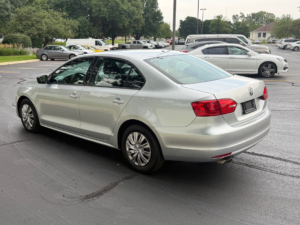 Photo 8 of this VOLKSWAGEN JETTA