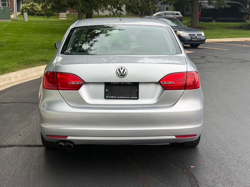 Photo 7 of this VOLKSWAGEN JETTA