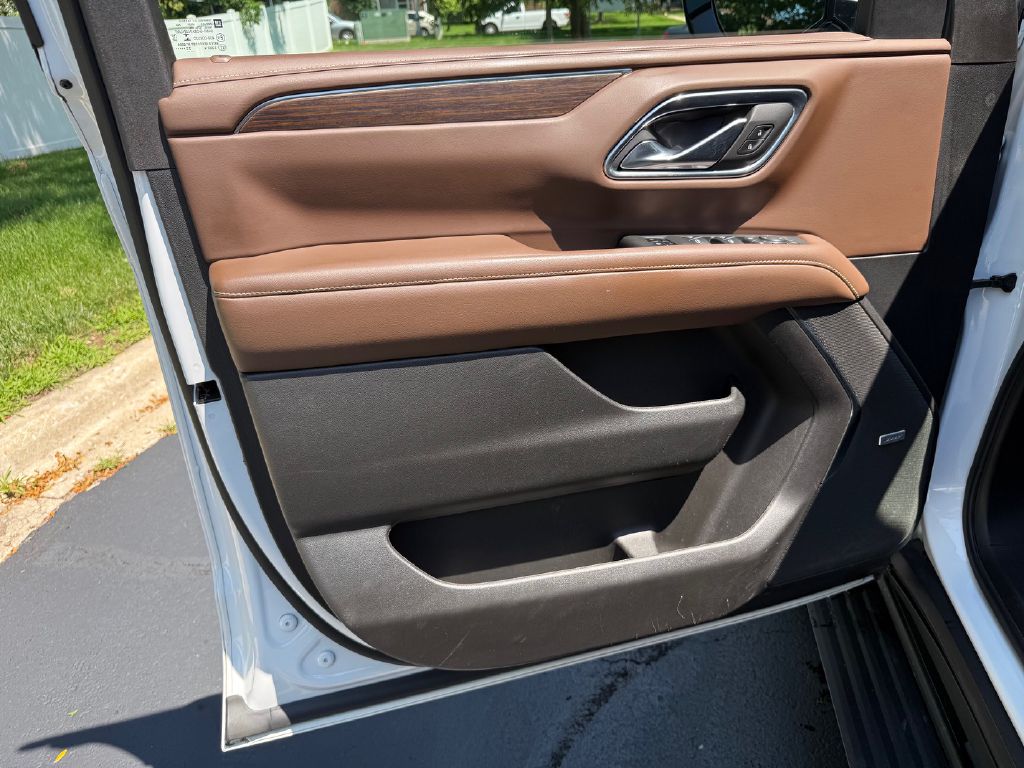Photo 32 of this CHEVROLET TAHOE