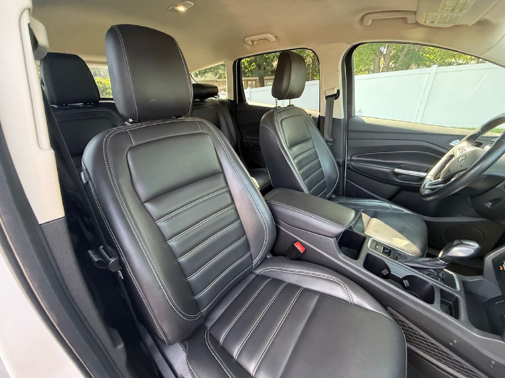 Photo 12 of this FORD ESCAPE