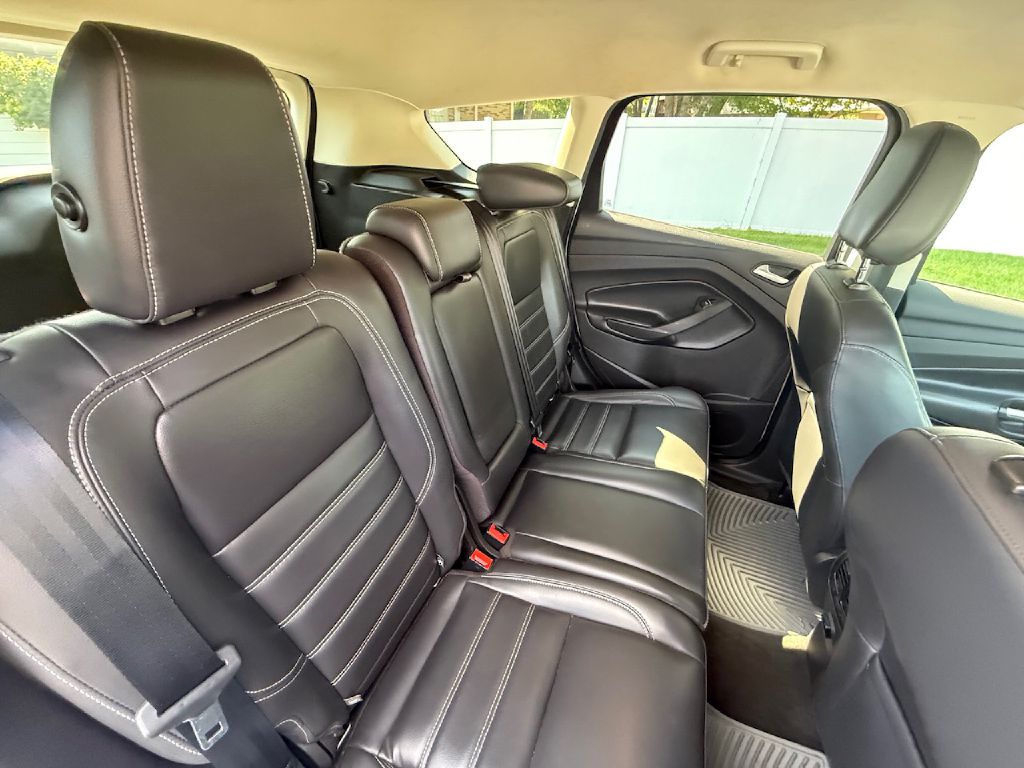 Photo 18 of this FORD ESCAPE