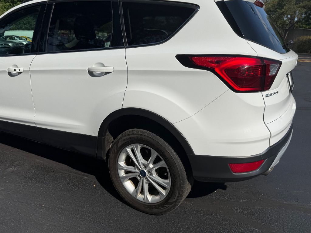 Photo 29 of this FORD ESCAPE