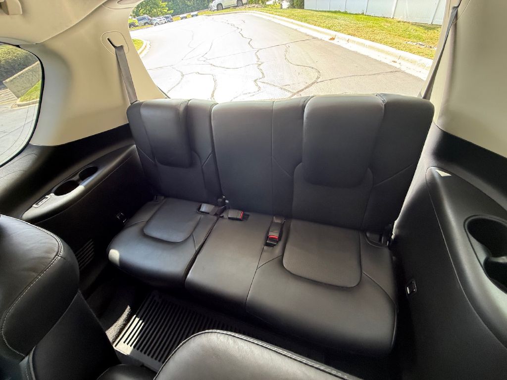 Photo 21 of this INFINITI QX80