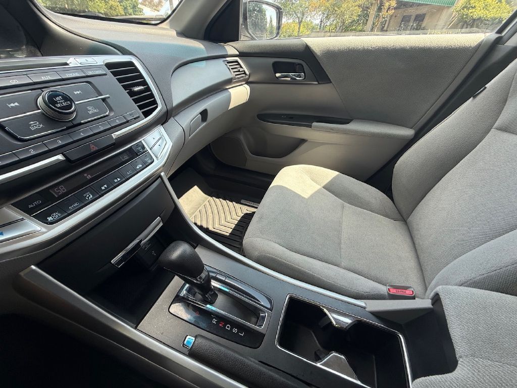 Photo 18 of this HONDA ACCORD