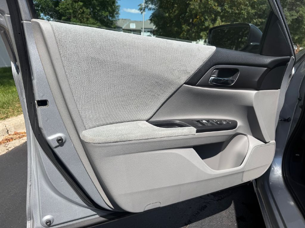 Photo 21 of this HONDA ACCORD